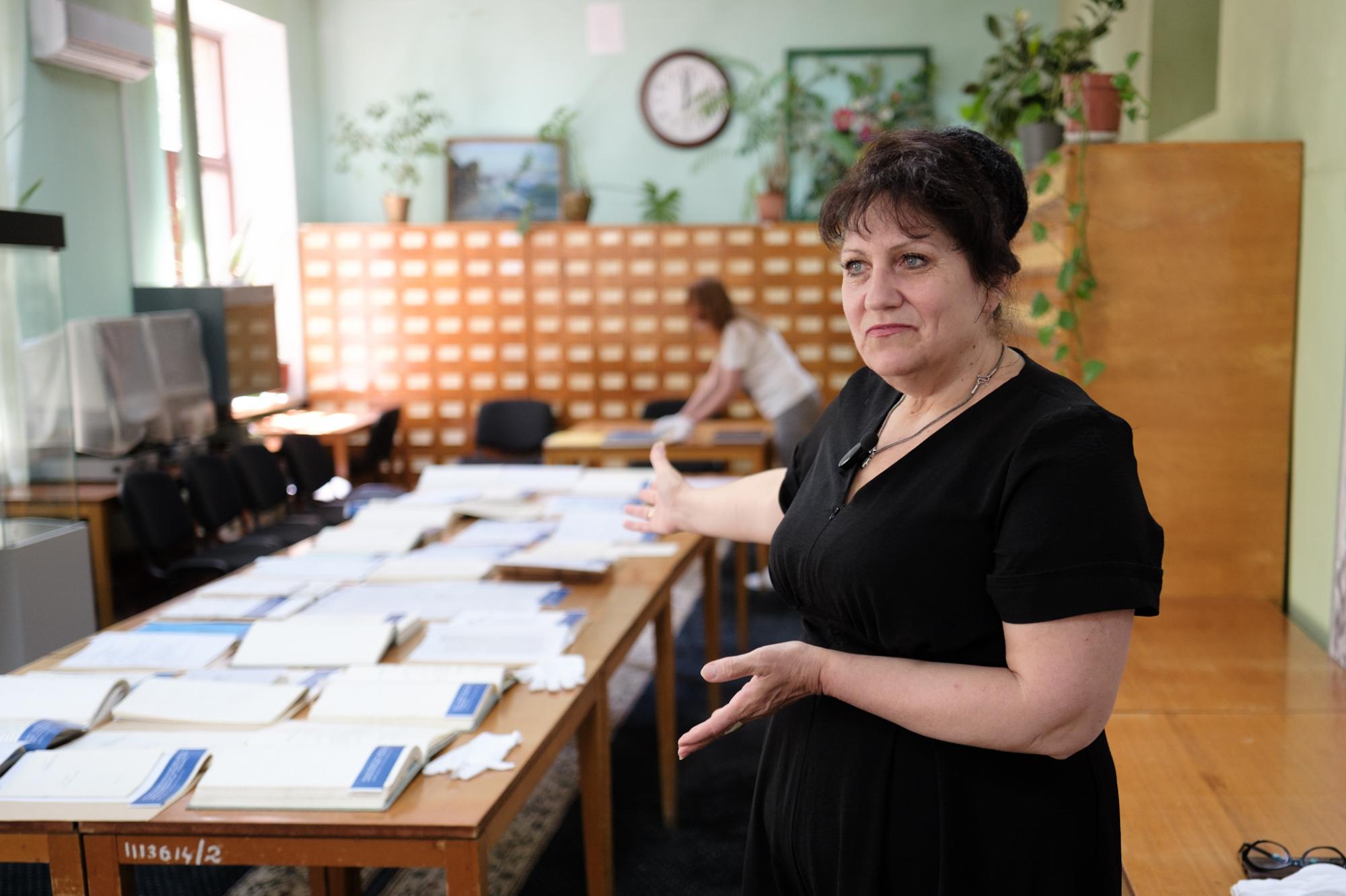 Унікальні кадри Конституції України: як і де зберігають головний документ нації